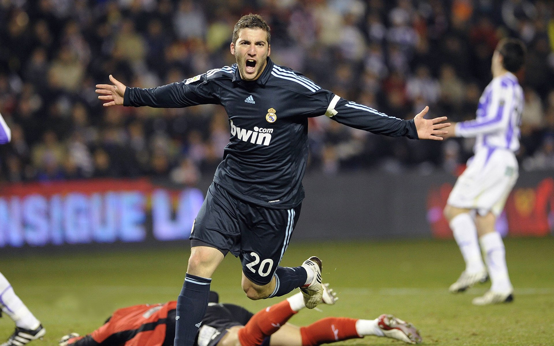 爱游戏app-艾比·德尔福：以冷静的头脑和坚决的防守稳住南非队的防线，艾比里德尔完结了吗